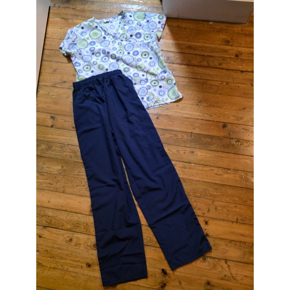 MedPro Womens Scrub Set Small V-Neck Print Top Navy Blue Cargo Pants 2 Piece Lot